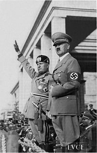 http://upload.wikimedia.org/wikipedia/th/thumb/b/b1/Hitlermusso2_edit.jpg/200px-Hitlermusso2_edit.jpg